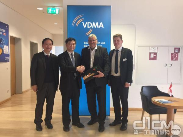 苏子孟秘书长会见德国VDMA总经理施密特
