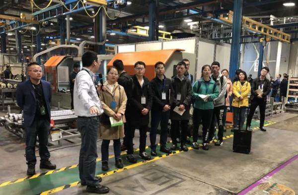 双特公司组织优秀员工、优秀班组代表参观卡特彼勒（中国）机械部件有限公司