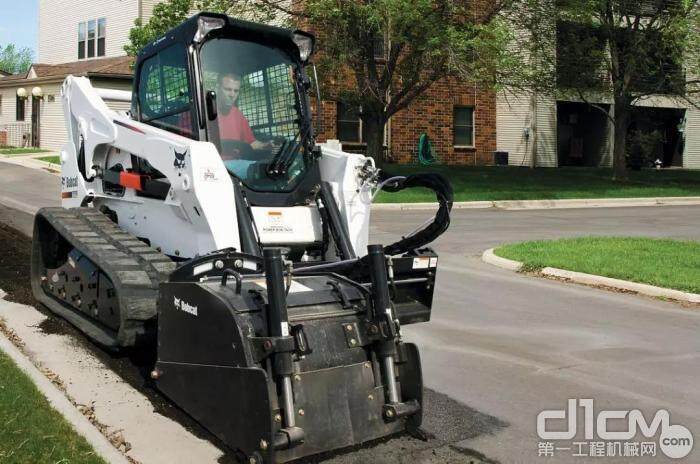 道路养护“神器”之山猫铣刨机