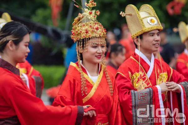 七十对眷侣在山河智能举办集体婚礼