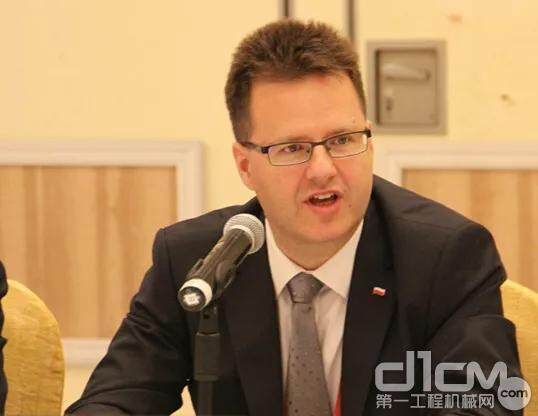 波兰基础设施部副部长Andrzej Bittel致辞