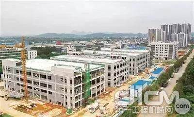 在北部生态新区创业园项目工地，使用装配式建筑构件搭建成的房子。