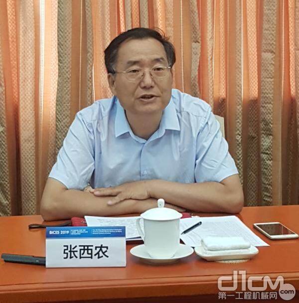 中国工程机械工业协会筑养路机械分会秘书长张西农作我国筑养路机械行业情况汇报