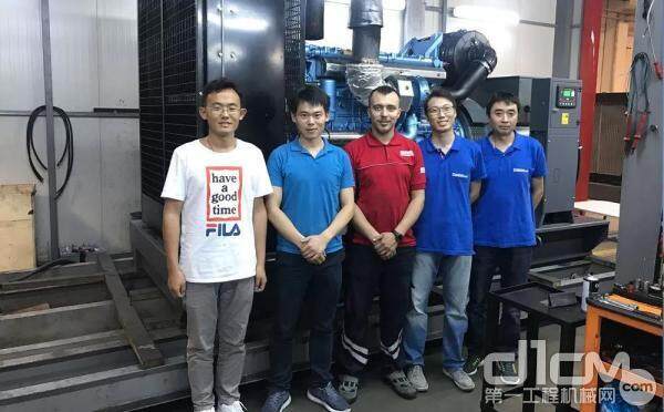 潍柴工作人员为土耳其客户安装调试博杜安发电机组