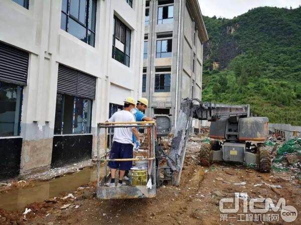 徐工高空作业平台助力贵州铜仁小学校建设