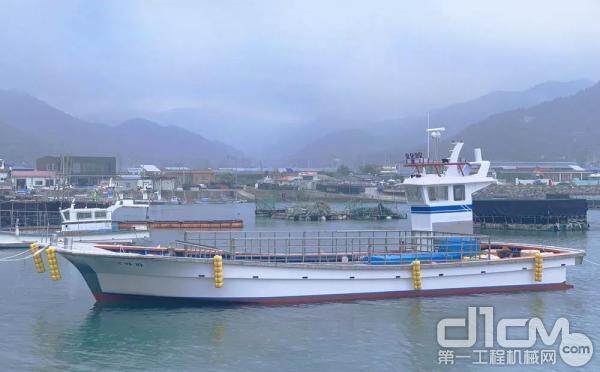 搭载博杜安12M33船机的韩国海苔运输船
