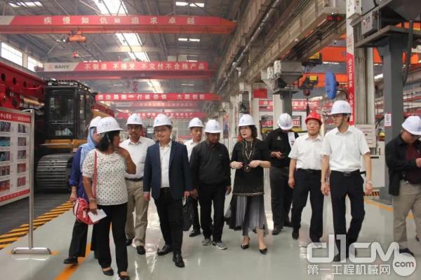 马来西亚贸工部秘书长陆蔓哈晋·阿里一行到访三一北京南口产业园