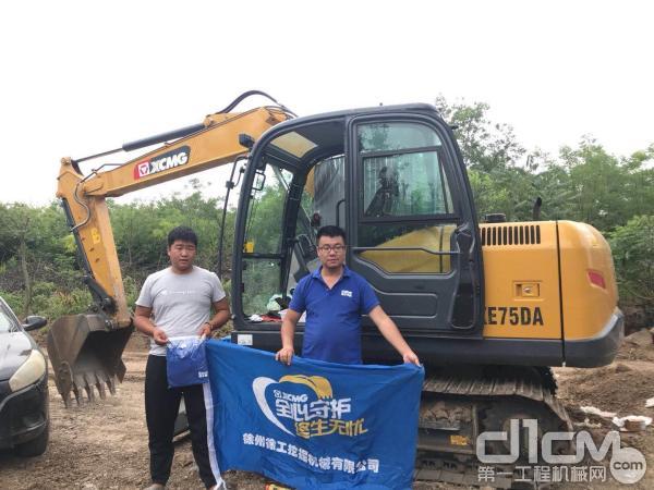 安徽中建服务工程师与客户刘传明合影