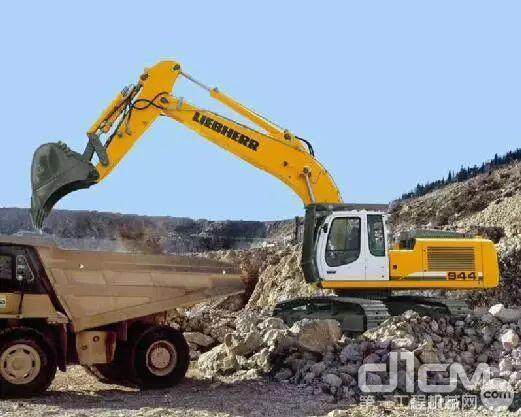 利勃海尔R944C挖掘机助力山东莱钢集团矿山施工