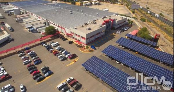 2018年，康明斯在墨西哥华雷斯工厂停车场安装的太阳能电池组已经运行整一年