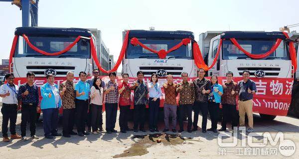 红岩服务人员前往印尼为用户提供服务