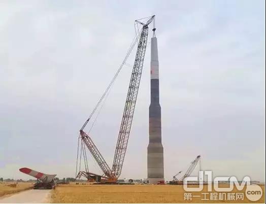 徐工广联租赁2台XGC650风电型履带吊正在国家风电场中火热施工