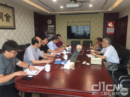 郑州市科协、郑州奥特科技有限公司l与中国工程机械工业协会举行座谈