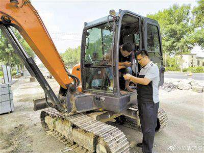 山东省济南市长清分局对非道路移动机械进行登记检查