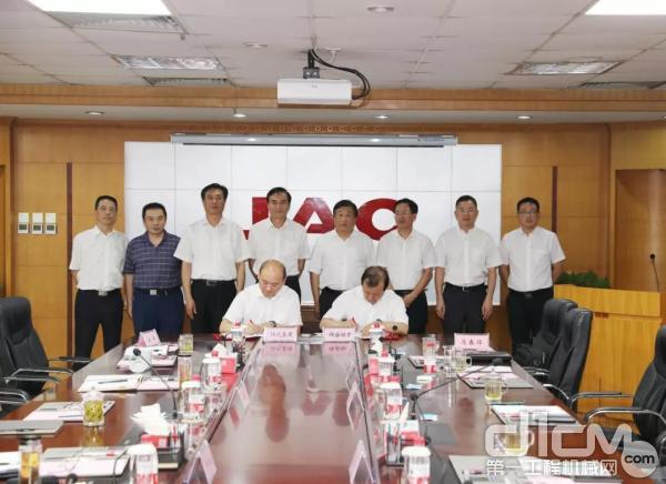 2019年7月25日，江淮汽车与潍柴战略合作签约仪式现场
