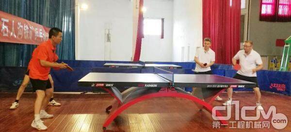 华北利星行机械受河钢集团之邀进行了乒乓球友谊赛