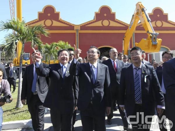 2015年5月20日(当地时间)，巴西里约热内卢，李克强总理参观中国装配制造展览会