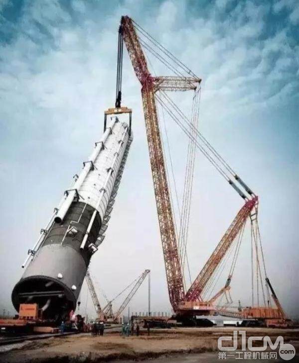 “全球第一吊”徐工4000吨级履带起重机