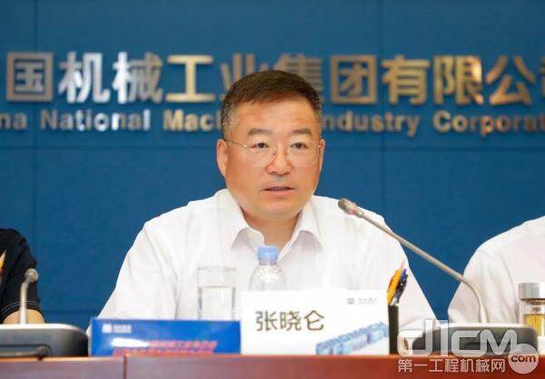 集团党委书记、董事长张晓仑作半年工作报告