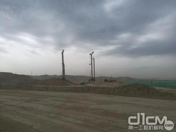 助力新疆和若铁路线S1标段的建设