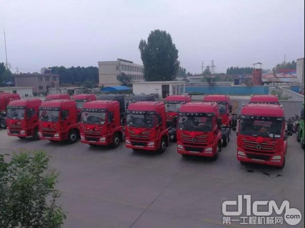 徐工重卡济宁经销商批量签订并交付50台漢風G5牵引车