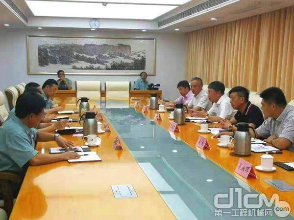 小松（中国）总经理张全旺一行到访山东日照港集团有限公司