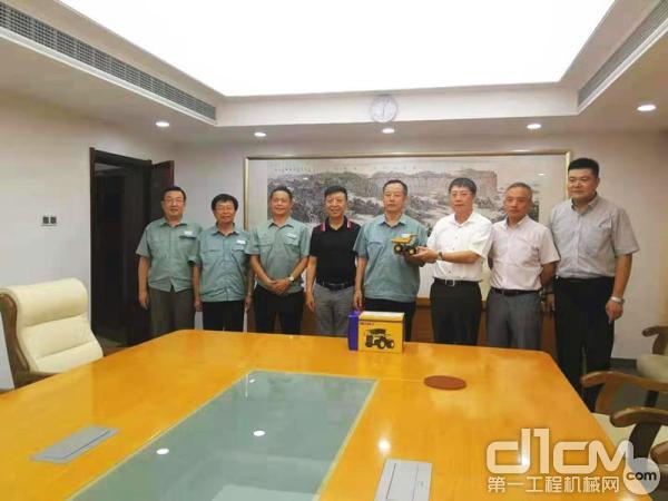 小松（中国）总经理张全旺一行到访山东日照港集团有限公司