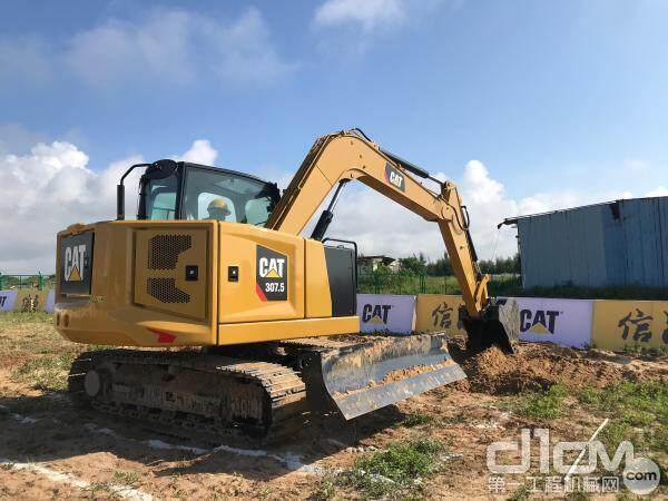 CAT® 307.5油耗挑战升级赛第三关——多块、好省挖填你的创富路