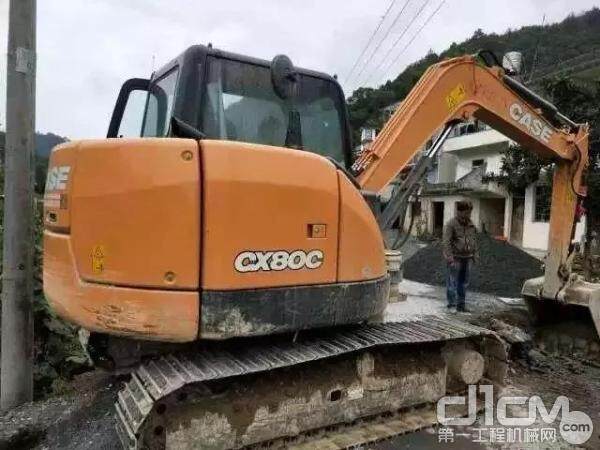 凯斯CX80C挖掘机乡村施工
