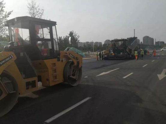 三一压路机助力王城大道快速路建设