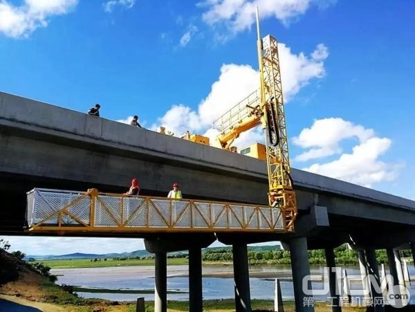 徐工桥梁检测车交付内蒙古交通工程建设质量监督局