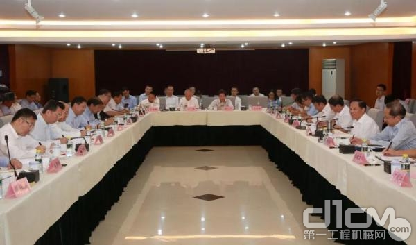 国机集团董事长张晓仑参加海南与部分中央企业座谈会