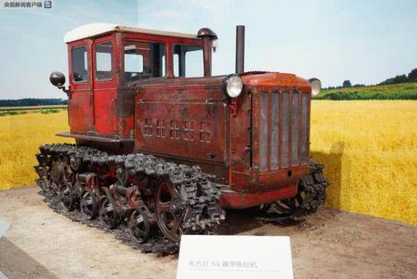 1958年7月，第一台“东方红”拖拉机生产成功，结束了中国不能生产拖拉机的历史。