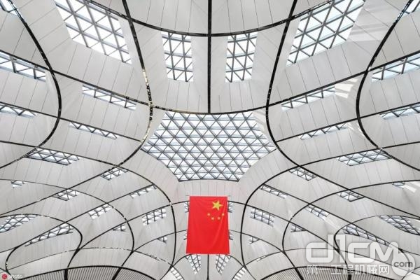 北京大兴国际机场内部（照片来源：新华社）