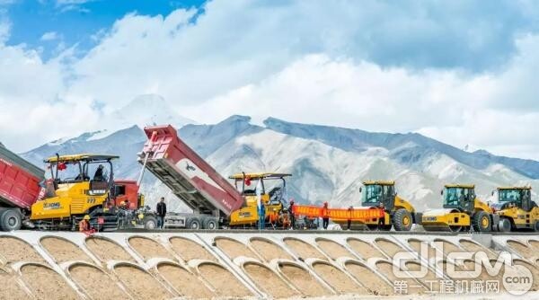 克服高原冻土，徐工成套道路机械助力青藏高速施工