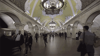 被誉为“地下艺术殿堂”的莫斯科地铁