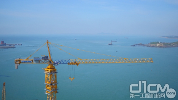中联重科塔机助力平潭跨海大桥施工