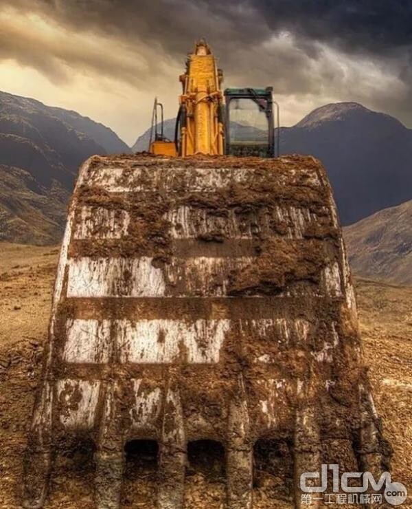 摧枯拉朽的矿山性能“机王”——凯斯CX500C挖掘机