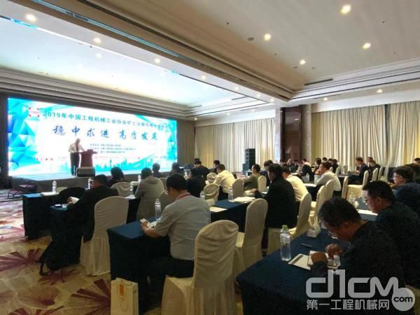 2019年中国工程机械工业协会铲土运输机械分会年会现场