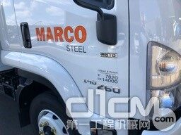 Marko钢铁公司的五十铃FSR卡车配备了机载液压起重机