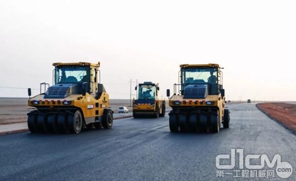 轮胎压路机集群助力京新高速建设