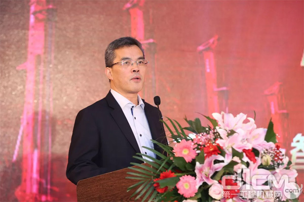 中国工程机械工业协会桩工机械分会秘书长黄志明先生致辞