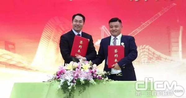 尝贬3350-120动臂塔机在下线仪式现场实现签约销售