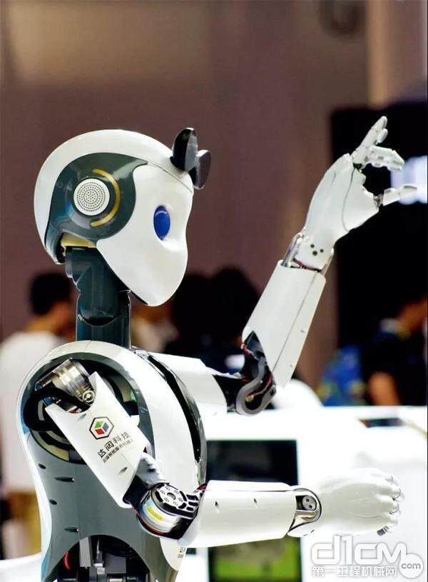 世界机器人博览会上展出的一款民用小型机器人