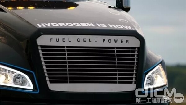 该卡车搭载了康明斯家庭最新成员——水吉能研发的质子交换膜燃料电池(PEM)