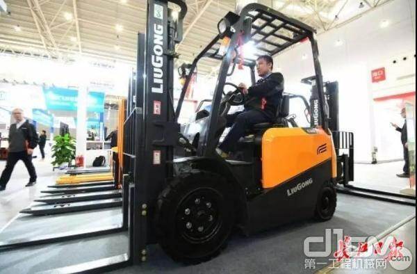 �ͻ����������泵