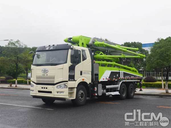 中联重科70周年国庆纪念版三桥40米泵车