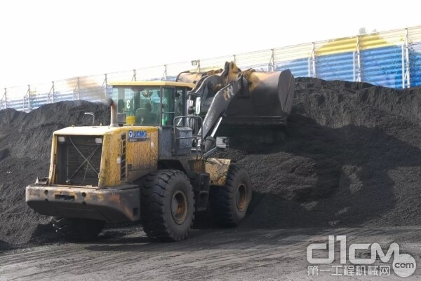 徐工装载机施工作业