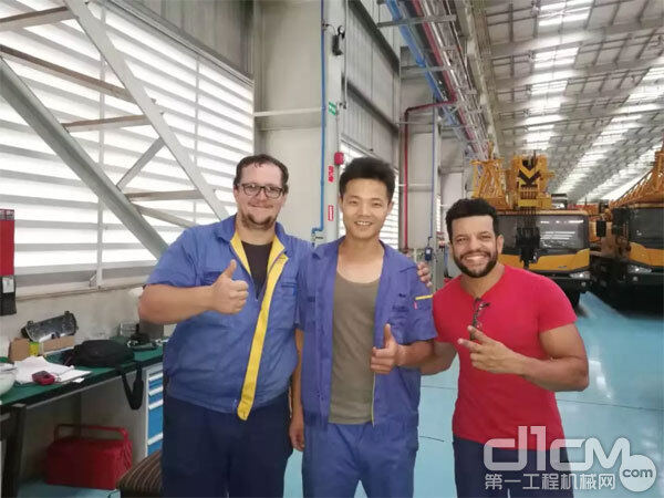 李艳坤与巴西客户合影