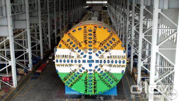铁建重工研制的印度最大直径盾构机